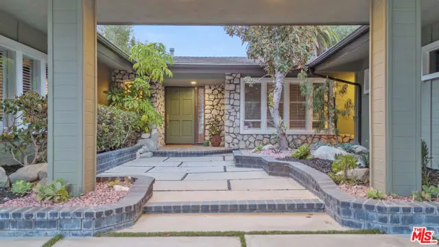 5858 Mcdonie Avenue, Woodland Hills, CA 91367 - Image #3