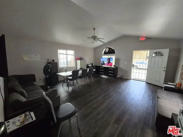 6165 Linden Avenue, Long Beach, CA 90805 - #2