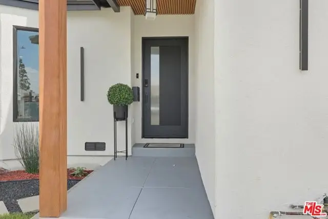 9710 S 8th Avenue, Inglewood, CA 90305 - Image #2