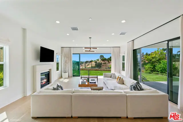 21316 Poema Place, Chatsworth, CA 91311 - Image #2