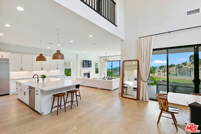 21316 Poema Place, Chatsworth, CA 91311 - Image #3