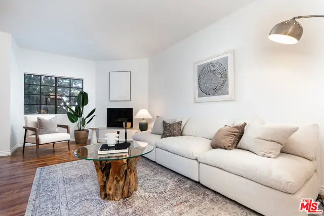 17914 Magnolia Boulevard #204, Encino, CA 91316 - Image #1