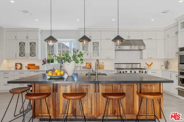 632 S Arden Boulevard, Los Angeles, CA 90005 - Image #1