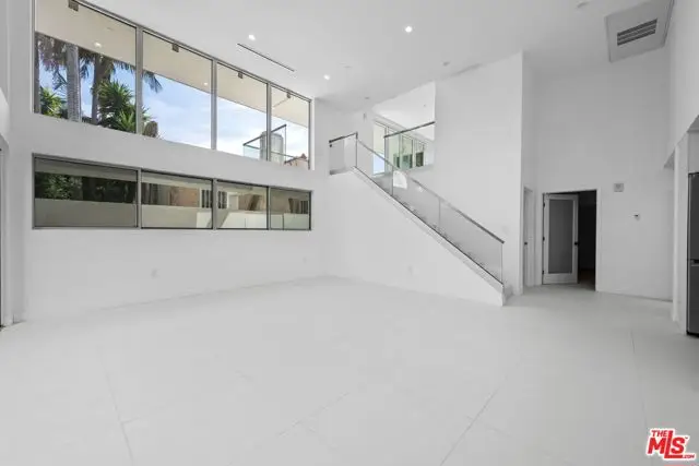 621 N Kings Road #1, West Hollywood, CA 90048 - Image #2