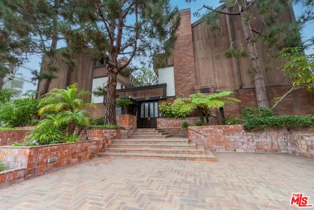 202 San Vicente Boulevard #15, Santa Monica, CA 90402 - Image #2