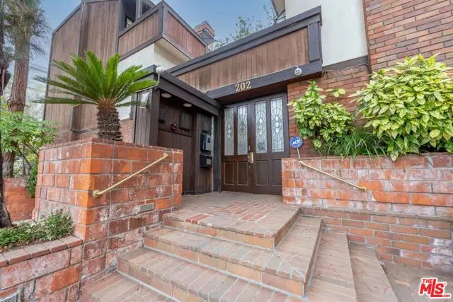 202 San Vicente Boulevard #15, Santa Monica, CA 90402 - Image #3