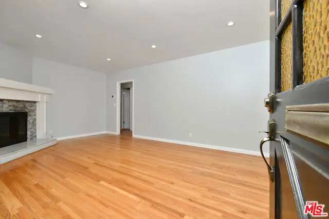 22025 De La Osa Street, Woodland Hills, CA 91364 - Image #3