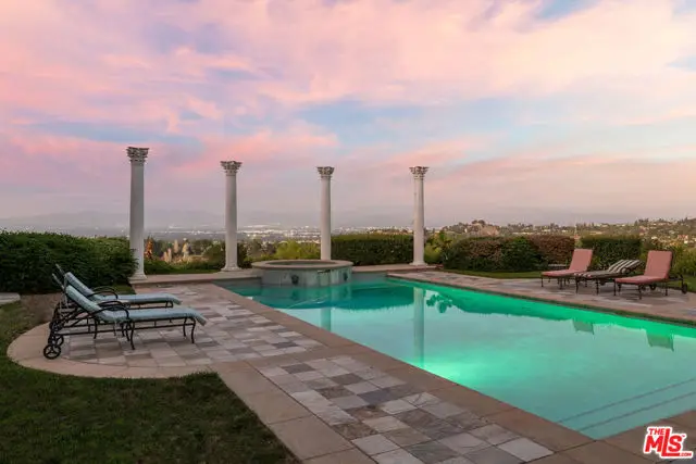 19016 Devonport Lane, Tarzana, CA 91356 - Image #2