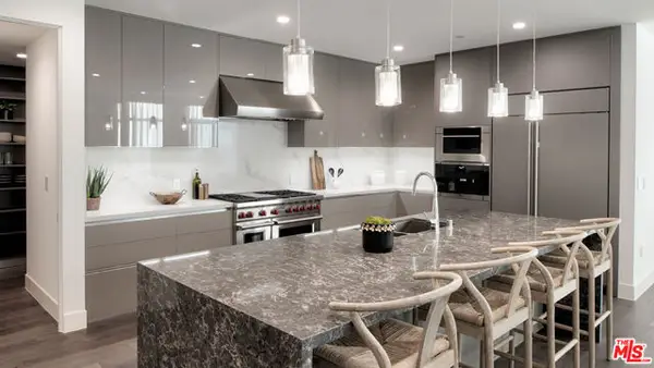 425 N Palm Drive #202, Beverly Hills, CA 90210