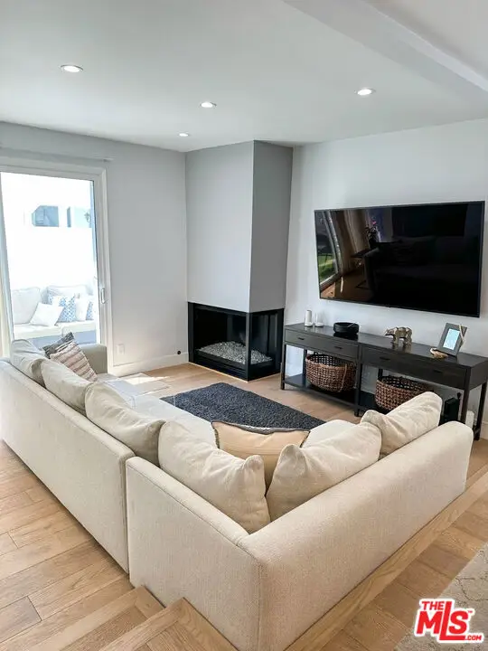 910 19th Street #101, Santa Monica, CA 90403