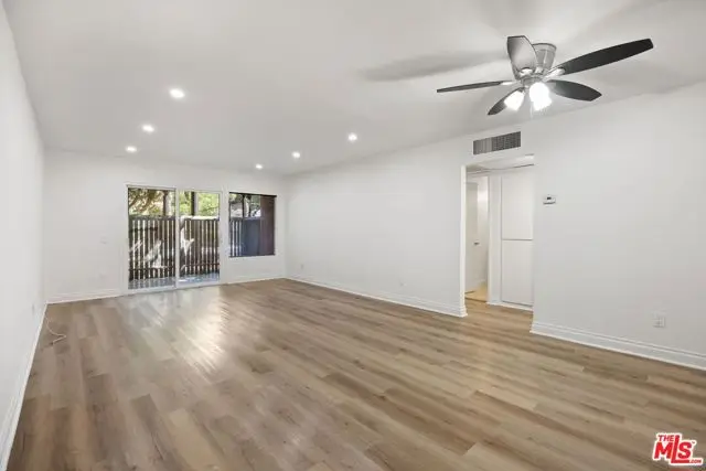 18350 Hatteras Street #183, Tarzana, CA 91356 - Image #2