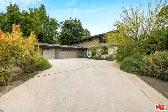 24417 Clipstone Street, Woodland Hills, CA 91367 - Image #2