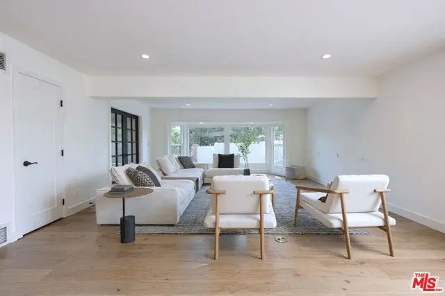 23201 Oxnard Street, Woodland Hills, CA 91367 - #3