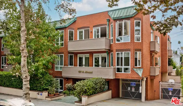 121 N Almont Drive #103, Beverly Hills, CA 90211 - Image #3