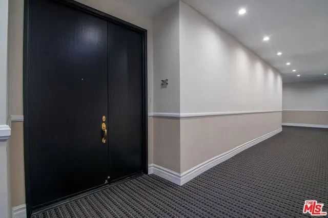 458 N Oakhurst Drive #102, Beverly Hills, CA 90210 - Image #3