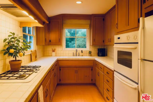 14807 Round Valley Drive, Sherman Oaks, CA 91403 - Image #2