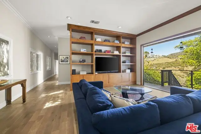 1018 N Tigertail Road, Los Angeles, CA 90049 - Image #3