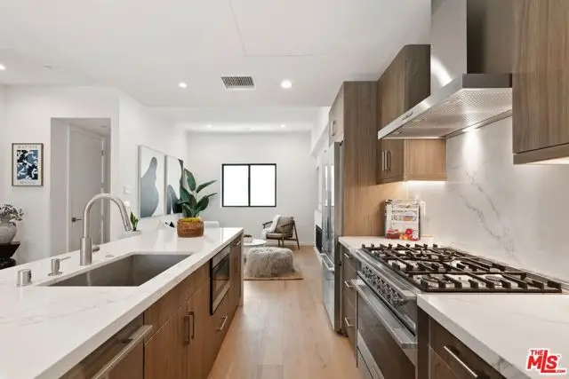 3809 S Verona Court, Los Angeles, CA 90066 - Image #3