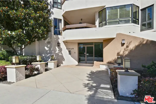 10409 Riverside Drive #204, Toluca Lake, CA 91602 - Image #3
