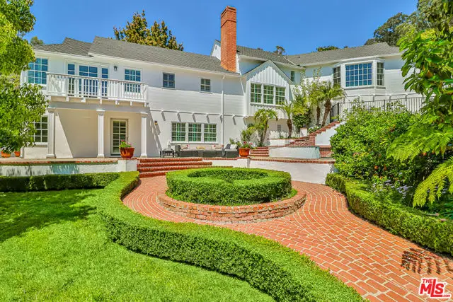 657 N Saltair Avenue, Los Angeles, CA 90049 - Image #2