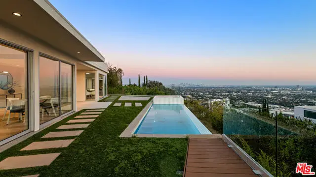 8515 Hedges Way, Los Angeles, CA 90069 - Image #2