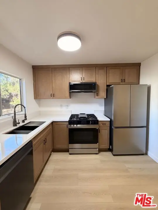 18350 Hatteras Street #256, Tarzana, CA 91356 - Image #1