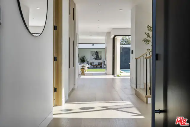 4220 Kenyon Avenue, Los Angeles, CA 90066 - Image #2