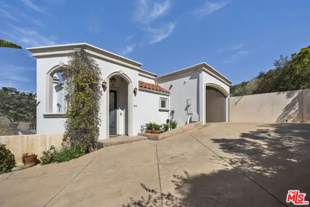 8031 Floral Avenue, Los Angeles, CA 90046 - Image #2