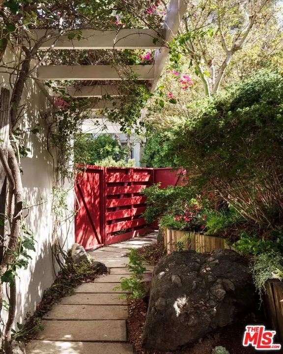 2764 Outpost Drive, Los Angeles, CA 90068 - Image #2