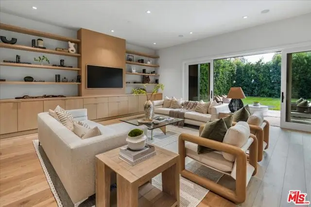 541 S Westgate Avenue, Los Angeles, CA 90049 - Image #2