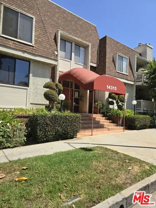 14315 Riverside Drive #105, Sherman Oaks, CA 91423