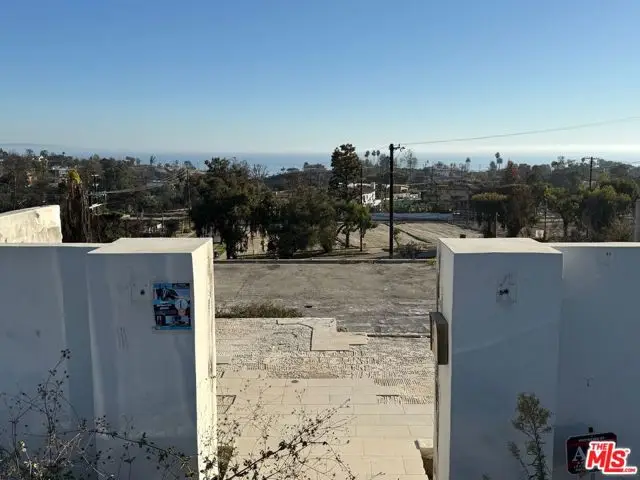 16530 Chattanooga Place, Pacific Palisades, CA 90272 - Image #3