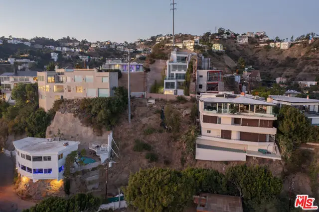 8692 Franklin Avenue, Los Angeles, CA 90069 - Image #3