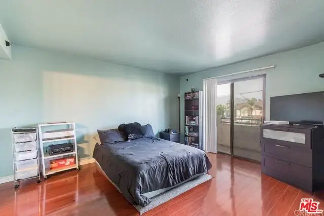 10901 Laurel Canyon Boulevard #201, San Fernando, CA 91340 - Image #3