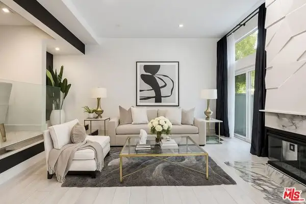 18730 Hatteras Street #23, Tarzana (los Angeles), CA 91356