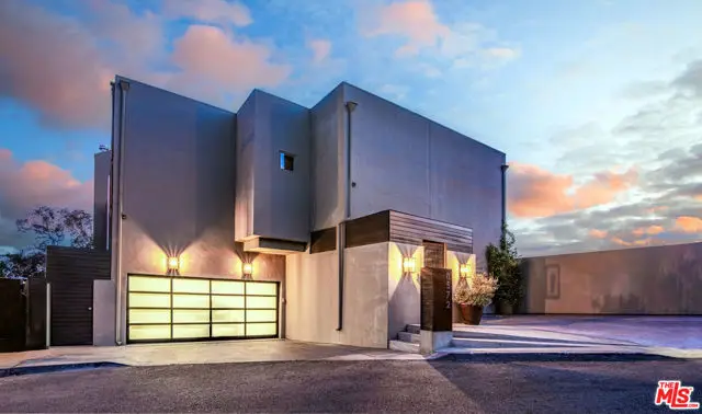 8572 Hillside Avenue, Los Angeles, CA 90069 - Image #2