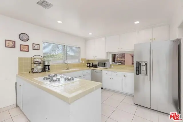 11453 Dona Dorotea Drive, Studio City, CA 91604 - Image #3