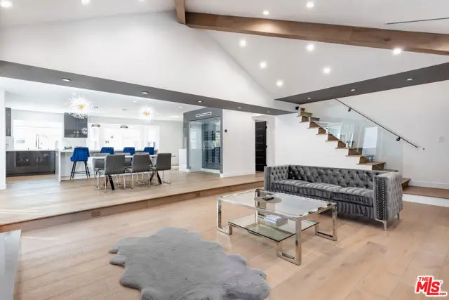 18721 Hatteras Street #10, Tarzana, CA 91356 - Image #1