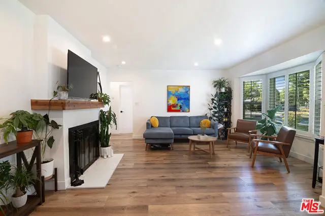 830 N Kenwood Street, Burbank, CA 91505 - Image #3