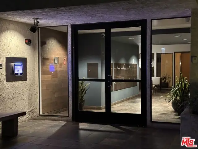 8400 De Longpre Avenue #104, West Hollywood, CA 90069 - Image #3