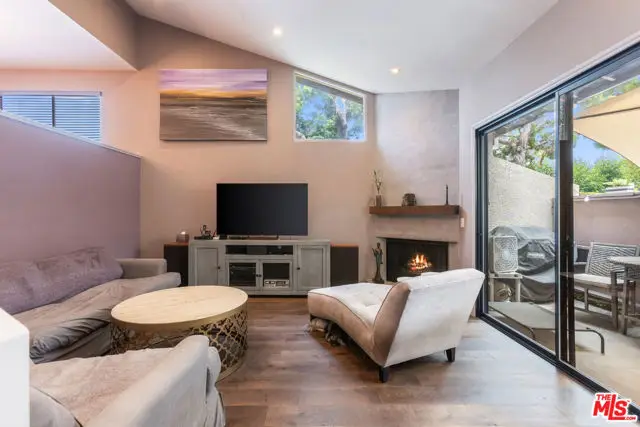 15161 Magnolia Boulevard #F, Sherman Oaks, CA 91403 - Image #2