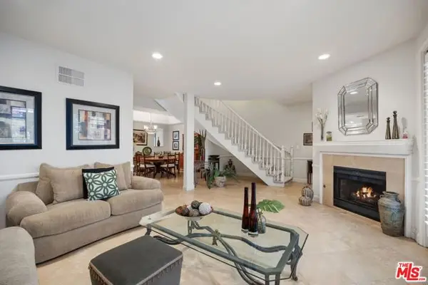 18135 Burbank Boulevard #8, Tarzana (los Angeles), CA 91356