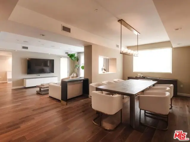 441 S Barrington Avenue #402, Los Angeles, CA 90049 - Image #2
