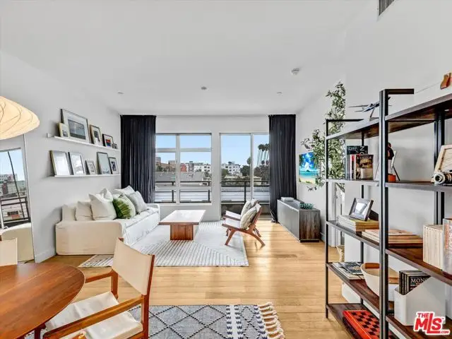 6001 Carlton Way #410, Los Angeles, CA 90028 - Image #2