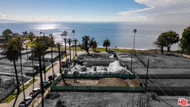 327 Swarthmore Avenue, Pacific Palisades, CA 90272 - Image #1