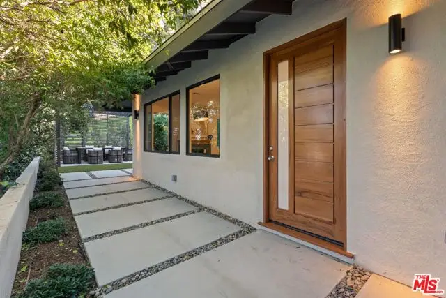 16708 Chaplin Avenue, Encino, CA 91436 - Image #3