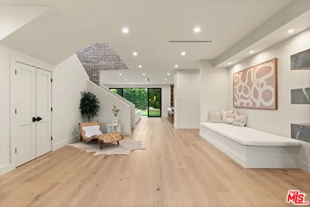 11746 La Maida Street, Valley Village, CA 91607 - Image #3