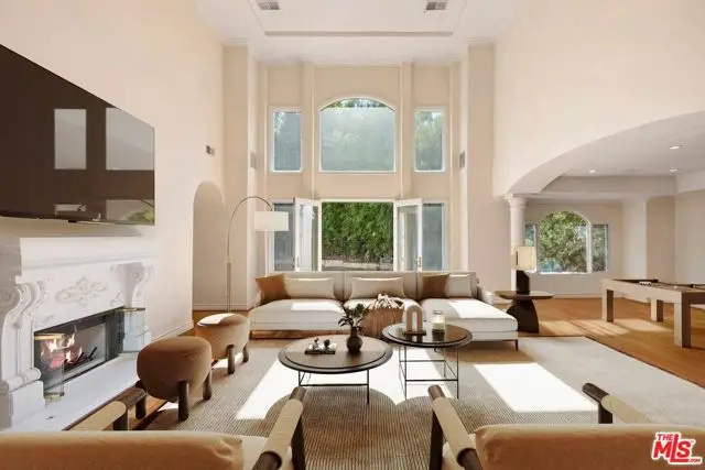 4755 Vanalden Avenue, Tarzana, CA 91356 - Image #2