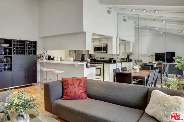 2700 E Cahuenga Boulevard #1301, Los Angeles, CA 90068 - Image #3