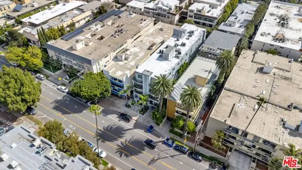 11952 Montana Avenue #303, Los Angeles, CA 90049